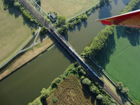 Martinův oblíbený snímek vlaku a řeka Morava